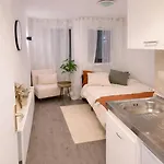 Cozy And Quiet Near Center דירה גרנובל